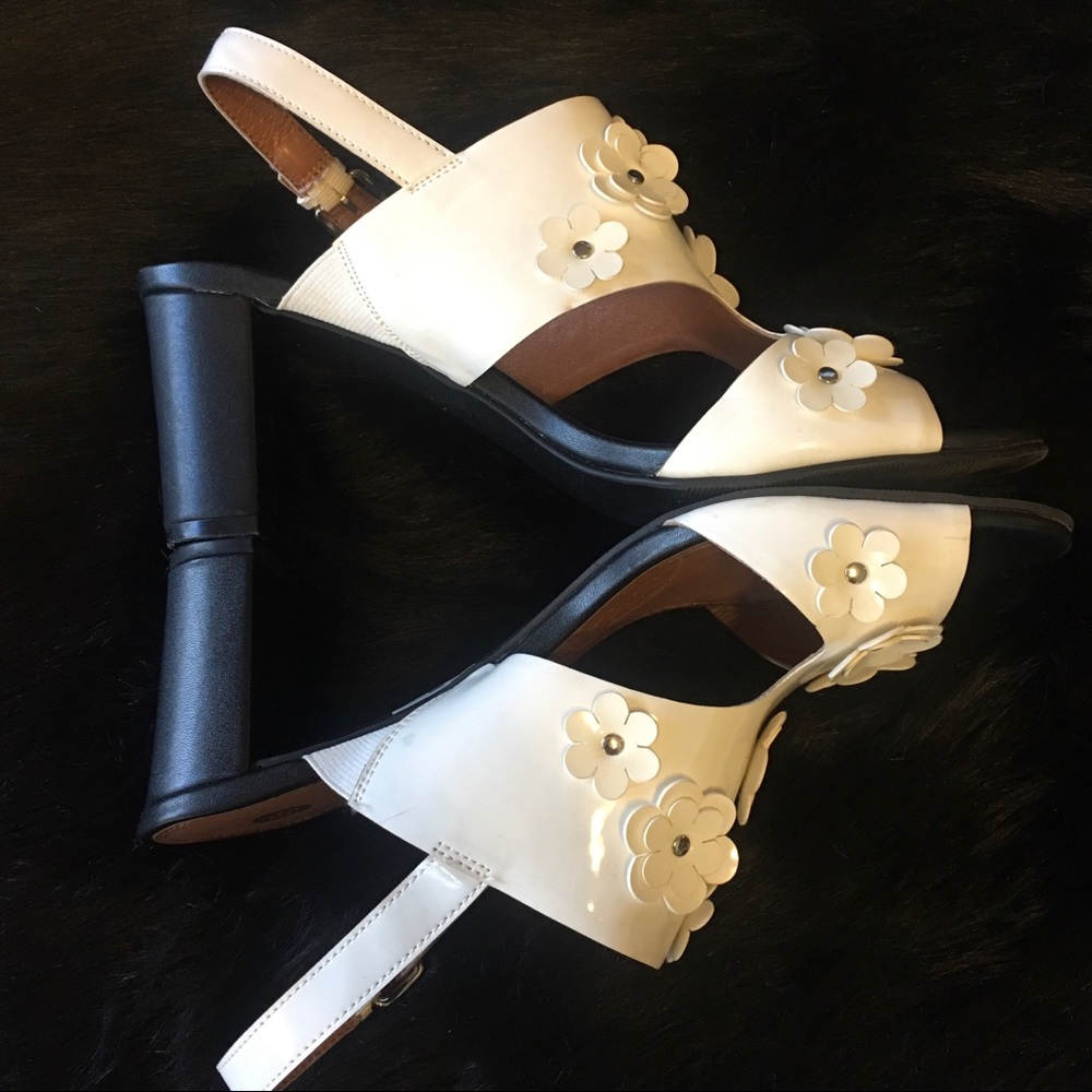db Calista Sz 9 Flowered 3”Block Heel White Patent